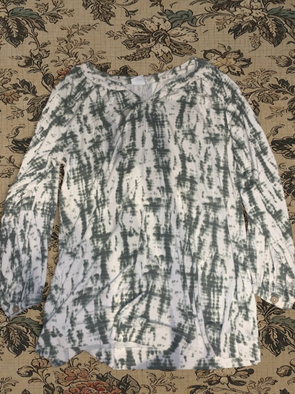 The Woods Handmade Women's Green Tie-Dye Long Sleeve Top